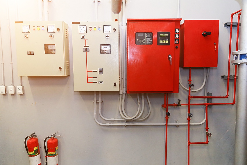 Brandmeldeanlage - Welche Alarmierungseinrichtungen sind für effektiven betrieblichen Brandschutz vorgeschrieben?