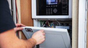 Heinrich-Brandmeldetechnik-Brandmeldeanlage - Was sind die wichtigsten Komponenten einer Brandmeldeanlage?